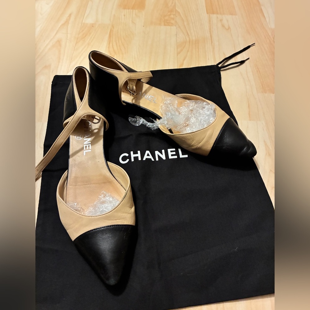 Chanel Two-Tone Beige and Black Pointed Toe Slingback Flats - Picture 15 of 15
